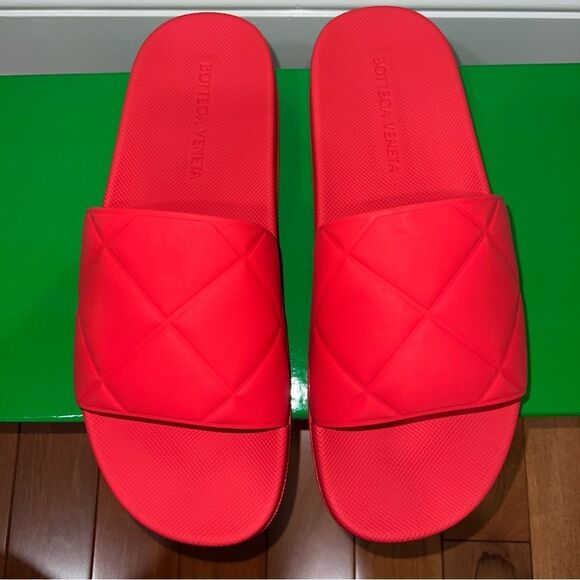 Bottega Veneta Men's Red/Orange Quilted Rubber Slide Sandals - Picture 4 of 16